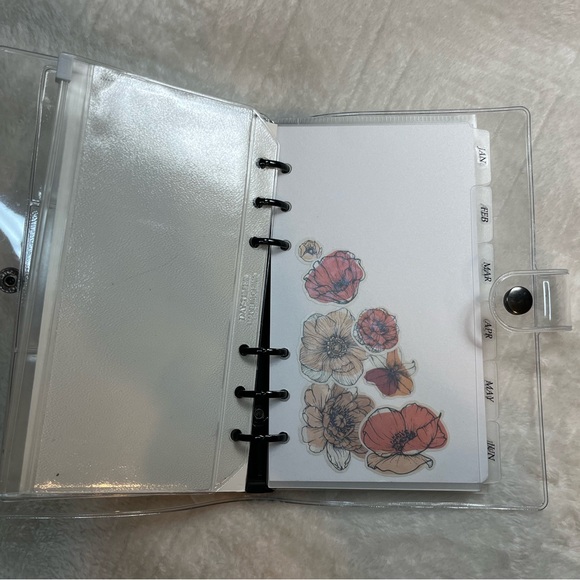 Personal A6 Clear PVC Binder. 20mm 6 Black Round Rings. Snap Button Closure. - Picture 5 of 7